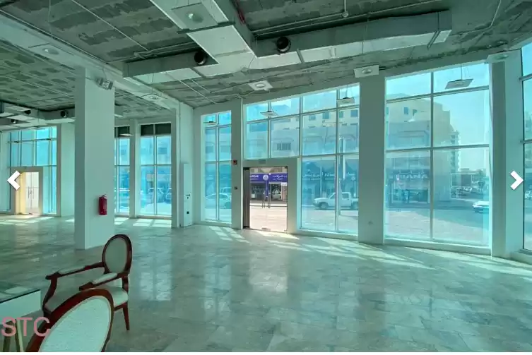 Kommerziell Klaar eigendom U/F Zalen-showrooms  zu vermieten in Al Sadd , Doha #7414 - 1  image 